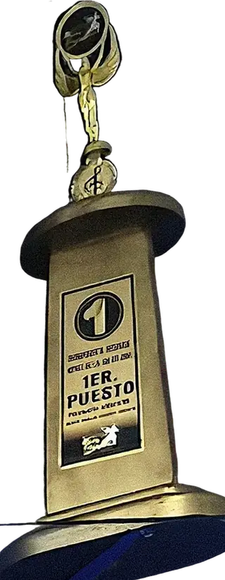 Trofeo de primer puesto en la vitrina del salón de FlashDance.